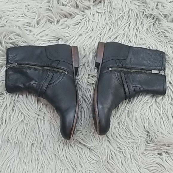 Frye Black Jillian Toggle Short Ankle Boots 7 - Picture 6 of 8